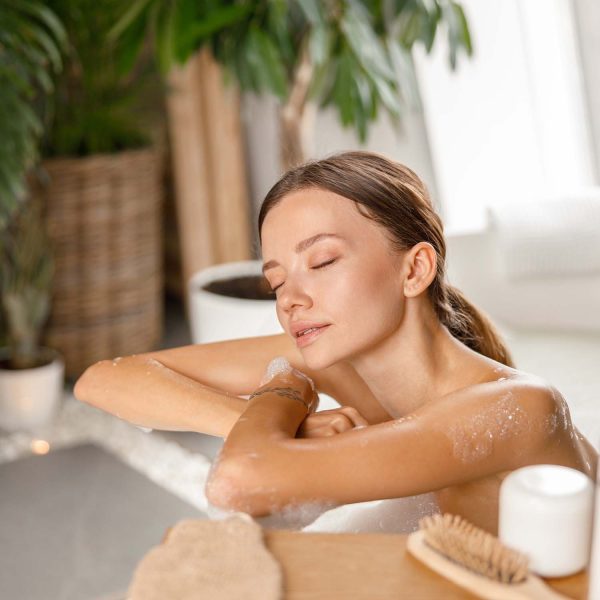 relaxed-young-woman-leaning-on-bathtub-side-while-Y58RNL4.jpg relaxed-young-woman-leaning-on-bathtub-side-while-Y58RNL4.jpg